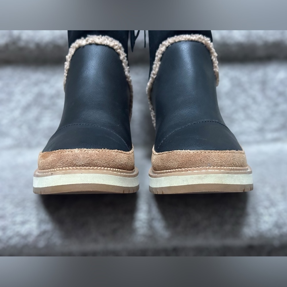 TOMS Makenna Black Leather Mid-Cath Shearling Boots Women’s 6 Style #10014172 - Picture 4 of 16